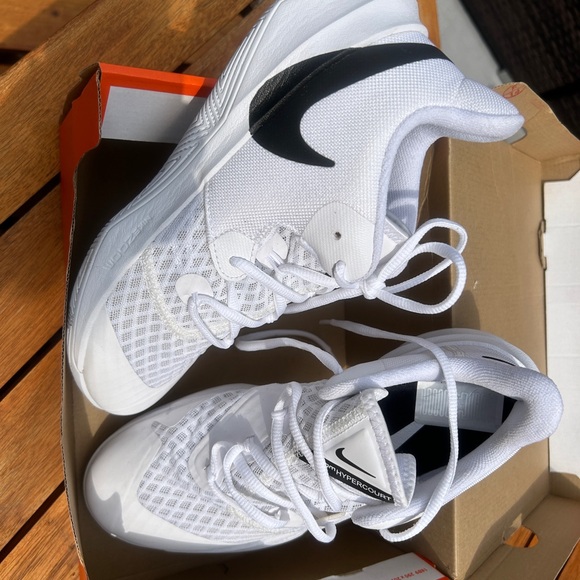 New Nike Zoom Hyper Speed Court Shoes. Women’s size 9, Men’s 7.5 - Picture 3 of 4
